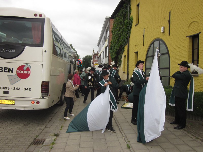 koningsschieting_2011_01.JPG - na veel omzwervingen (zondagsmarktje) eindelijk ter plaatse