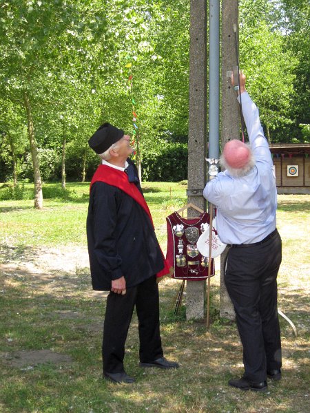 koningsschieting_2011_36.JPG - ereschot door de kapelaan van de Begijnhofkerk Vic Nijs
