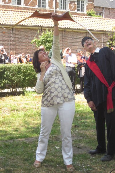 koningsschieting_2011_37.JPG - ereschot door de schepen van cultuur Ingrid Ryken