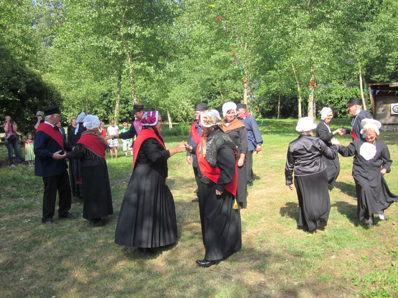 koningsschieting_2011_59.JPG - dansen ter ere van de nieuwe koning
