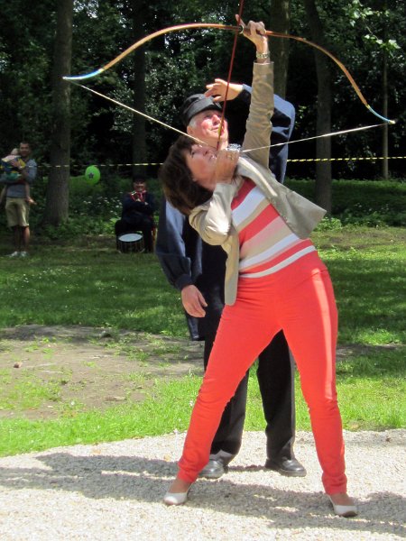 koningsschieting_2014_34.JPG - De schepen van cultuur, Ingrid Ryken, heeft nog meer stijl.