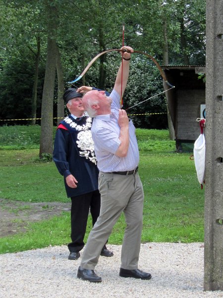 koningsschieting_2014_35.JPG - Ludo Selis waagt zijn kans