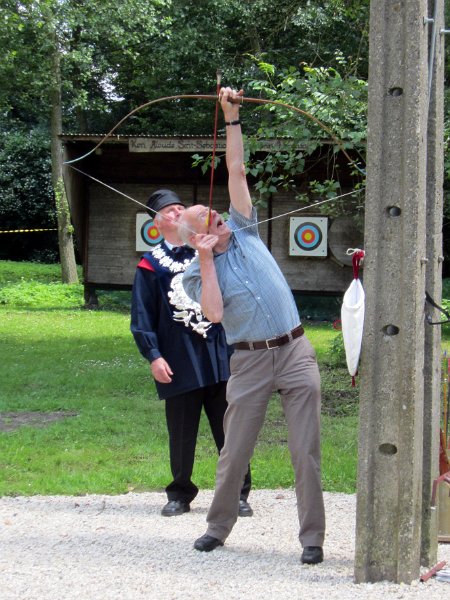 koningsschieting_2014_36.JPG - Sus Van den Eynden waagt het erop