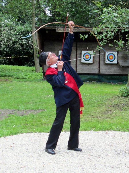 koningsschieting_2014_43.JPG - Sus Van den Eynden waagt het erop