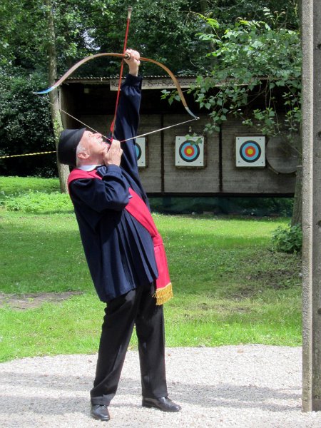 koningsschieting_2014_44.JPG - veteraan Gust Van Der Steen in actie 