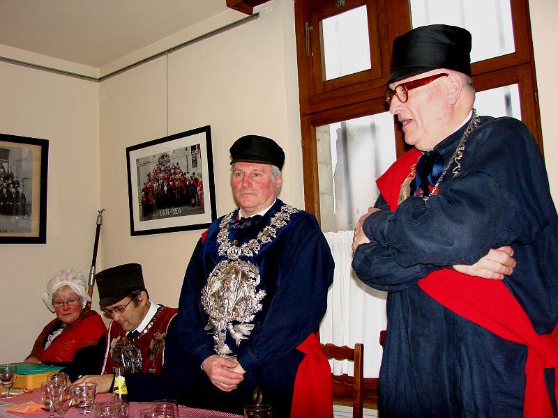 patroonsfeest2009_14.JPG - Huldiging van Louis Van Den Broeck wegens zijn vele verdiensten voor de gilde