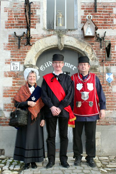 patroonsfeest2016_32.JPG - nieuw beëdigd lid Dirk Vancoillie met peter Ludo Boeckx en meter Gerda Van den Heuvel