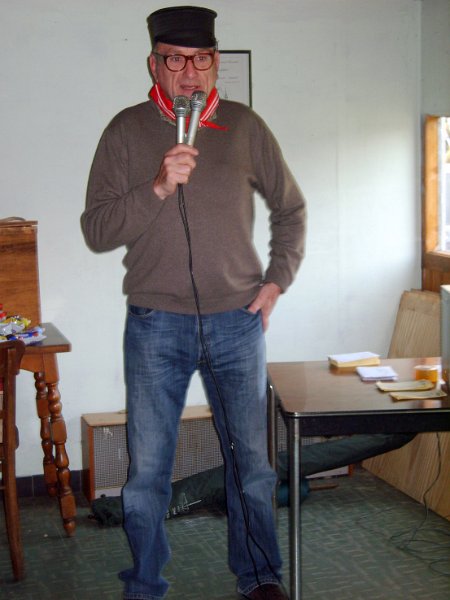 schietspel2011_31.JPG - Hoofdman Ferdi Van Grieken leidt de prijsuitreiking in